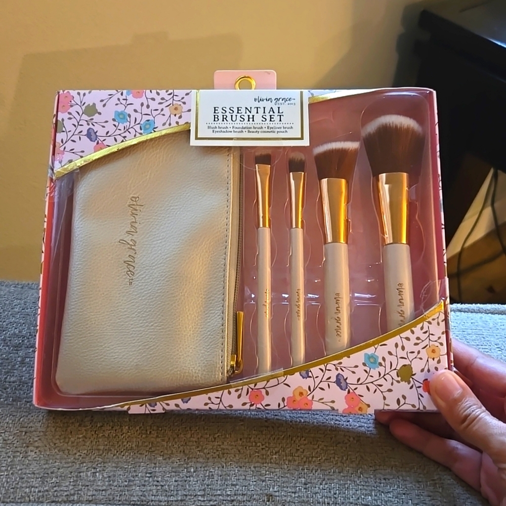 Olivia Grace Brush set NWT